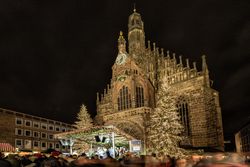 Nürnberger Christkindlesmarkt - Hauptmarktbühne