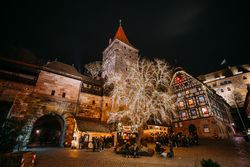 Tiergärtnertorplatz Nuremberg during Advent