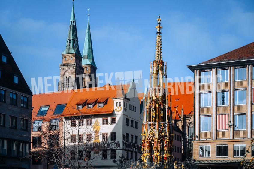 Hauptmarkt Nürnberg mit Schönem Brunnen
