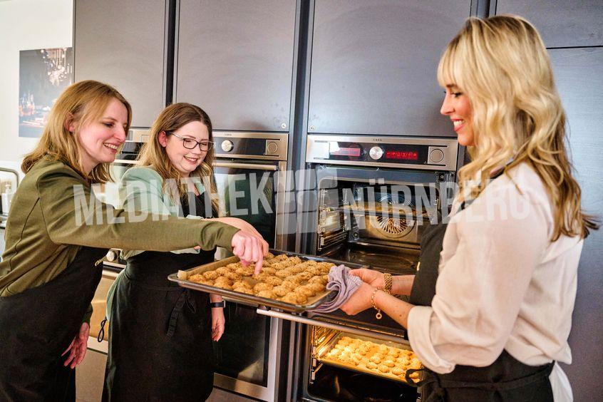 Gingerbread baking