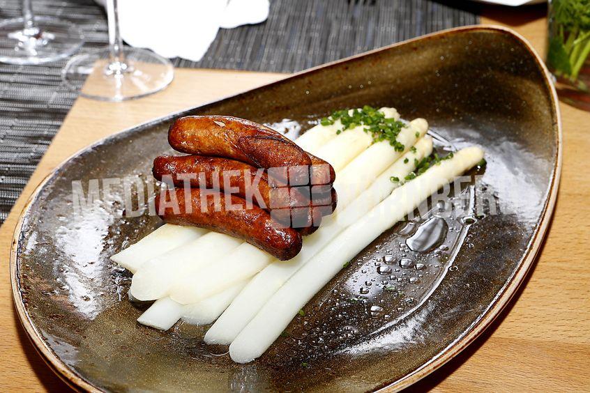 Nürnberger Bratwurst mit Spargel