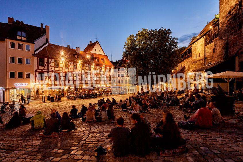 Tiergärtnertorplatz Nürnberg bei Nacht