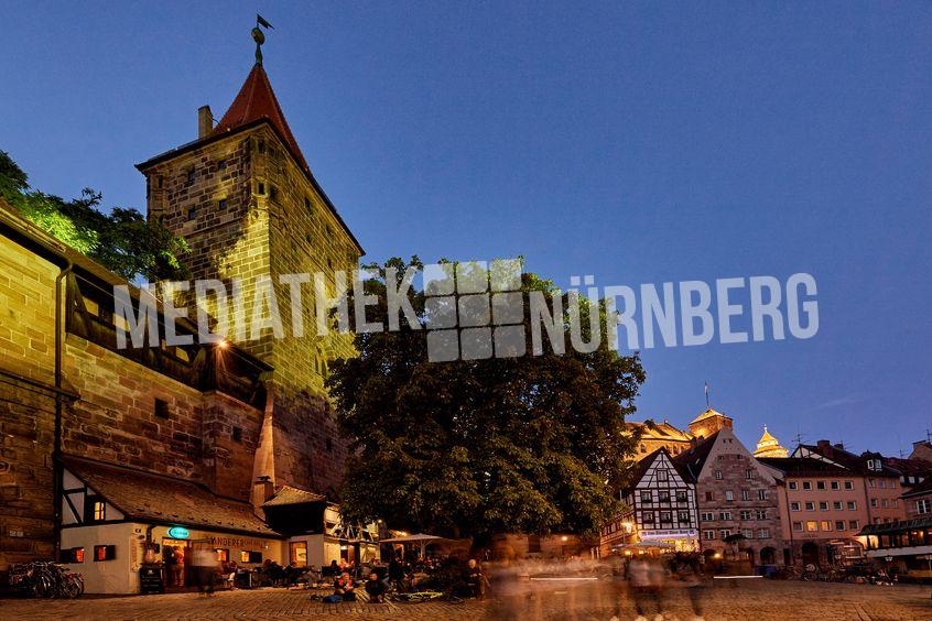 Tiergärtnertorplatz Nürnberg bei Nacht