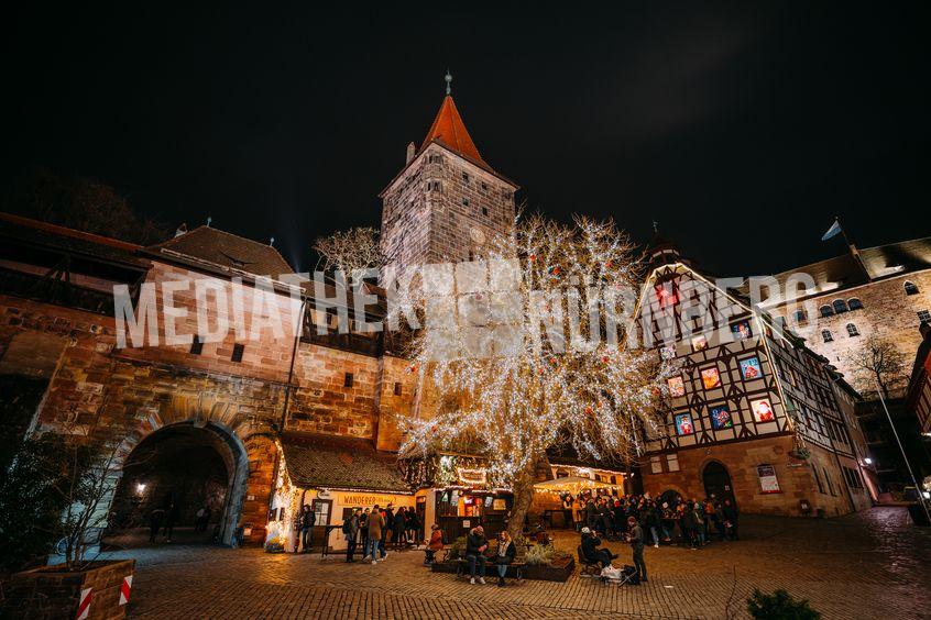 Tiergärtnertorplatz Nuremberg during Advent